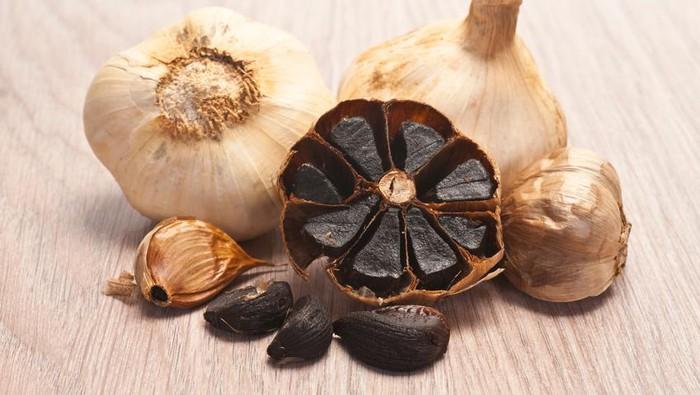 Khasiat dan Manfaat Black Garlic atau Bawang Putih Hitam 