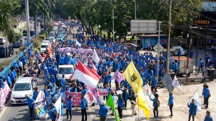 Aksi Ribuan Mahasiswa UIR Pekanbaru Tampar Jutaan ...