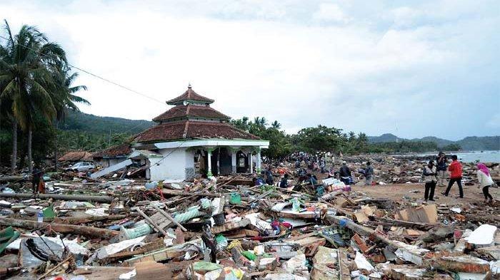 Korban Meninggal Meninggal Menurut BNPB Akibat Tsunami Jadi 373 Orang ...